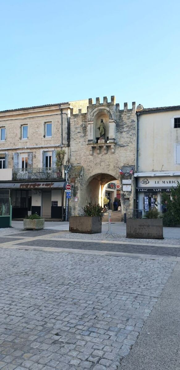 2024 Frankreich Ort Saint Paul Trois Chateaux